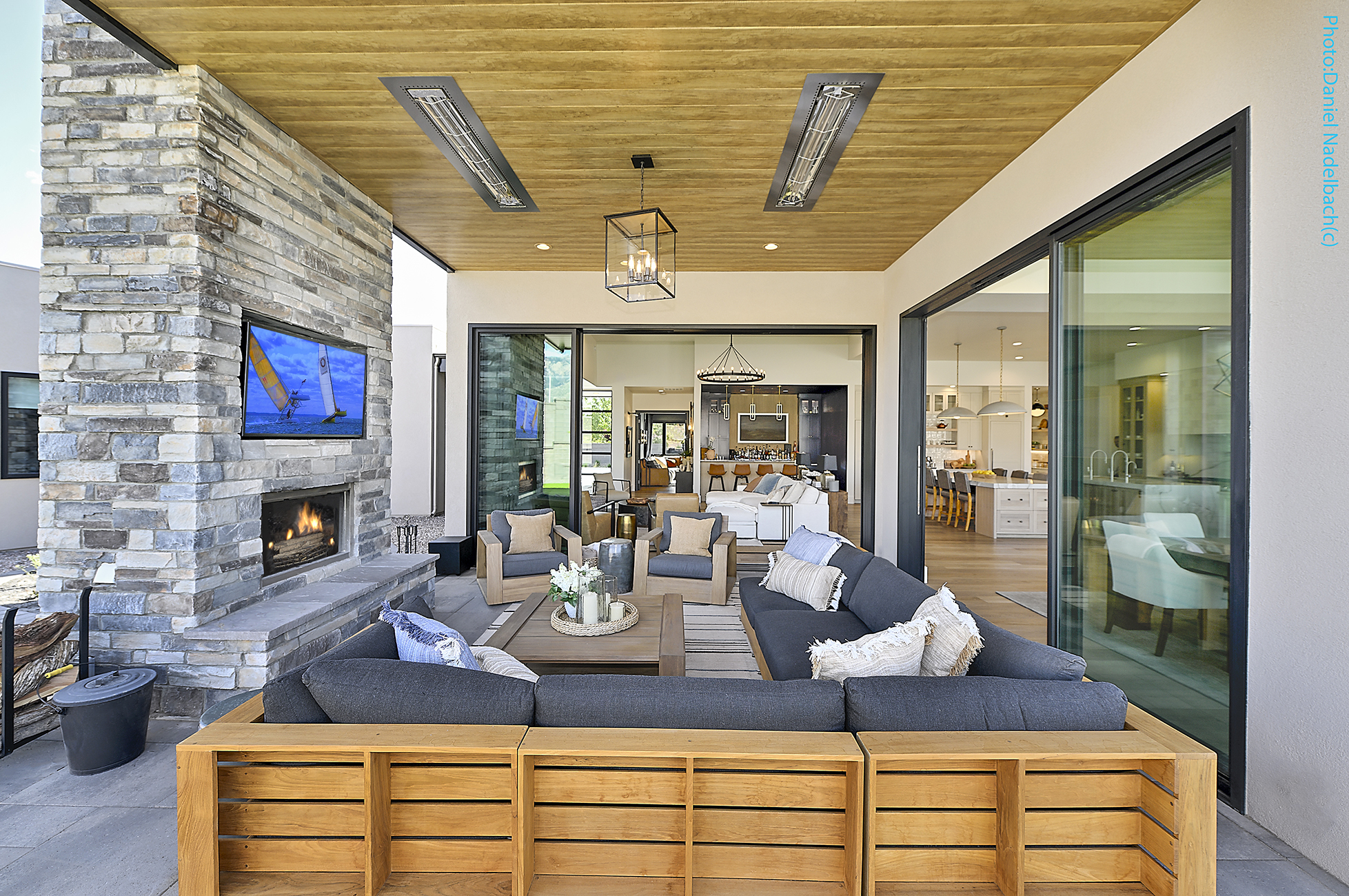 Outdoor fireplace